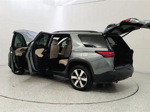 Used 2023 Chevrolet Traverse LT w/ LT Premium Package image 11