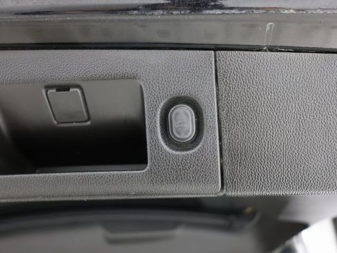 Used 2018 GMC Yukon SLE w/ SLE Value Package image 32