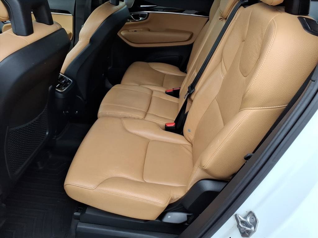 Used 2018 Volvo XC90 T6 Momentum w/ Momentum Plus Package AWD/4WD image 12