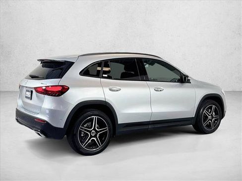 Used 2026 Mercedes-Benz GLA 250 4MATIC image 5