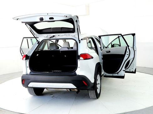 Used 2023 Toyota Corolla Cross L image 11