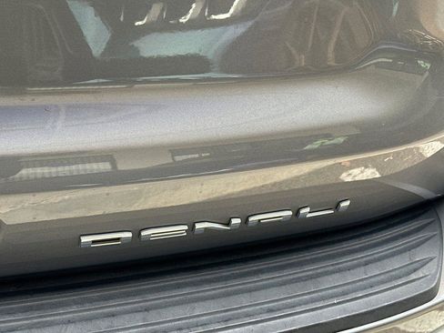 Used 2021 GMC Yukon XL Denali w/ Denali Premium Package image 5