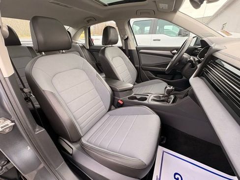 Used 2025 Volkswagen Jetta SE image 30
