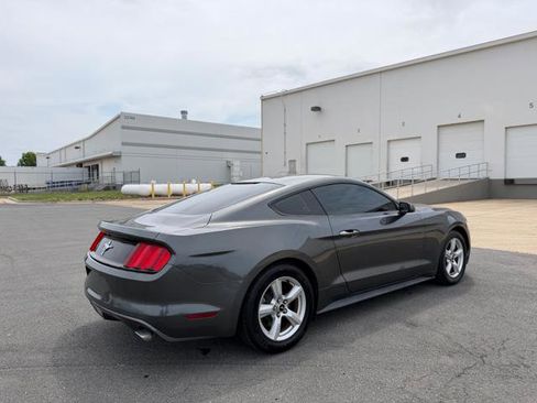 Used 2017 Ford Mustang Coupe RWD image 4