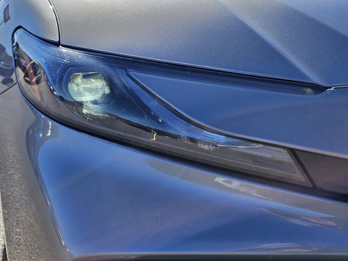 Used 2025 Toyota Camry SE image 4