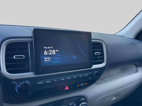 Certified 2023 Hyundai Venue Limited FWD image 27