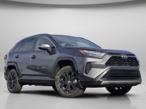 Used 2025 Toyota RAV4 SE w/ Convenience Package AWD/4WD image 2