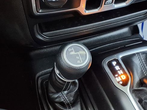 Used 2025 Jeep Gladiator Sport image 9