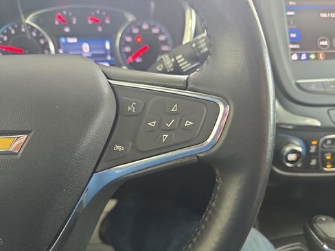Used 2020 Chevrolet Equinox LT image 18