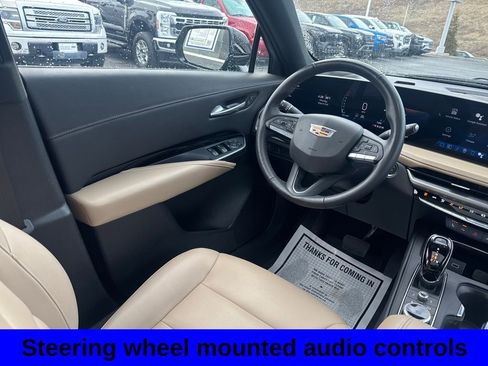 Used 2024 Cadillac XT4 Luxury w/ Cold Weather Package image 10