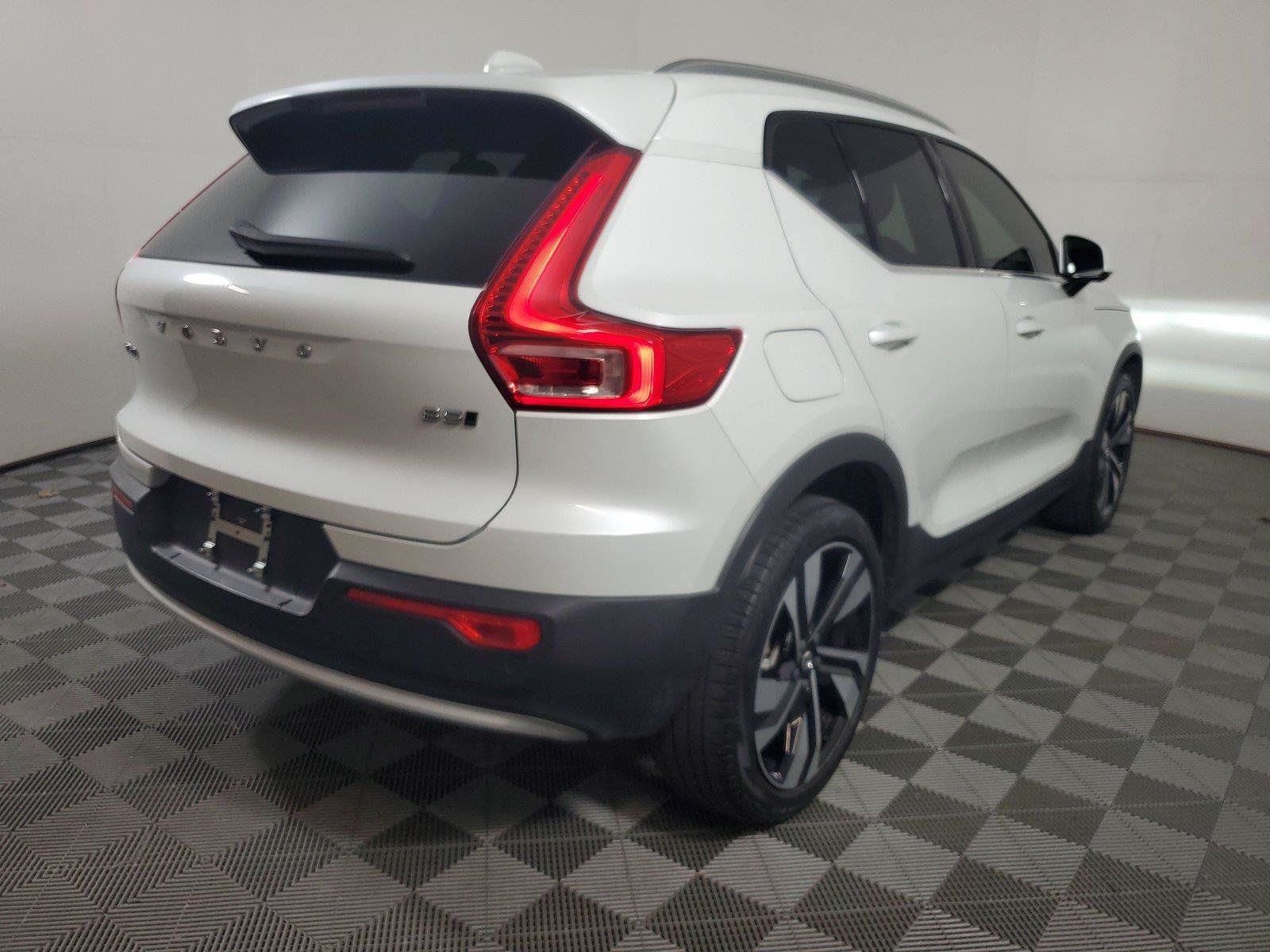 Used 2024 Volvo XC40 B5 Plus w/ Protection Package Premier AWD/4WD image 6