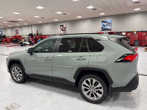 Used 2021 Toyota RAV4 XLE Premium FWD image 4