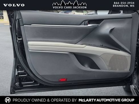 Used 2022 Toyota Camry SE FWD image 14