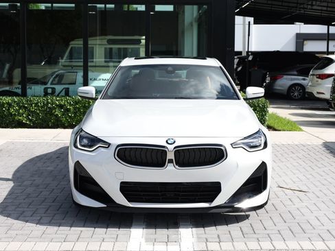 Used 2025 BMW 230i Coupe w/ M Sport Package RWD image 3