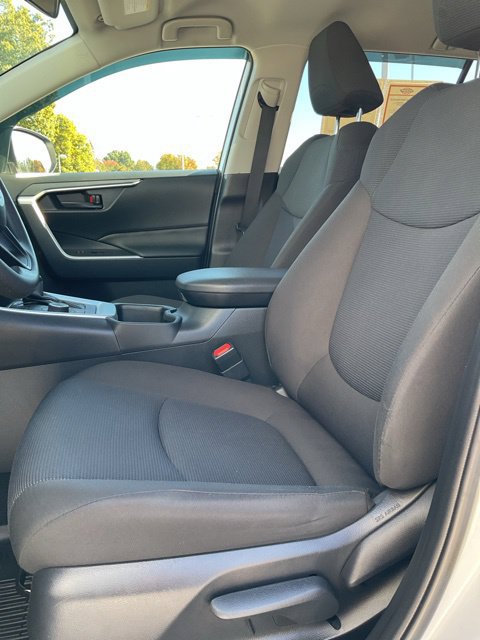 Used 2024 Toyota RAV4 LE AWD/4WD image 16