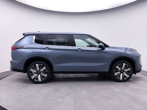 New 2026 Mitsubishi Outlander SE image 27