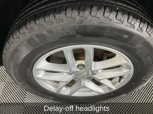 Certified 2023 Jeep Grand Cherokee L Laredo image 12