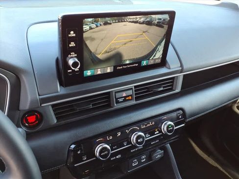 Certified 2025 Honda Pilot Touring image 21