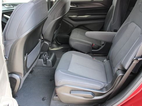 Used 2024 Jeep Grand Cherokee L Laredo image 12