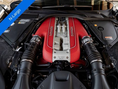Used 2020 Ferrari 812 Superfast RWD image 43