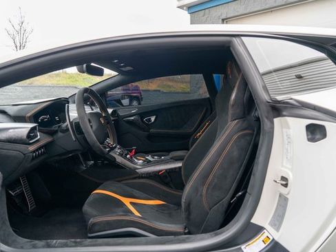 Used 2018 Lamborghini Huracan Performante image 36