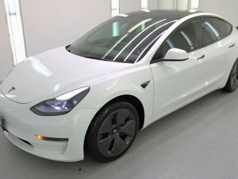 Used 2023 Tesla Model 3 Standard Range RWD image 6