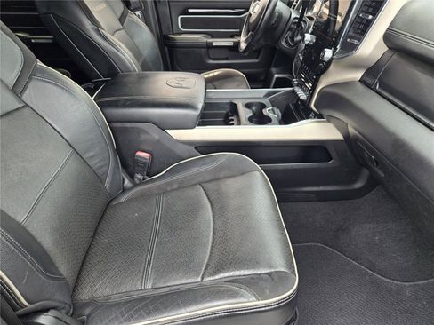 Used 2019 RAM 2500 Laramie w/ Black Appearance Package AWD/4WD image 12