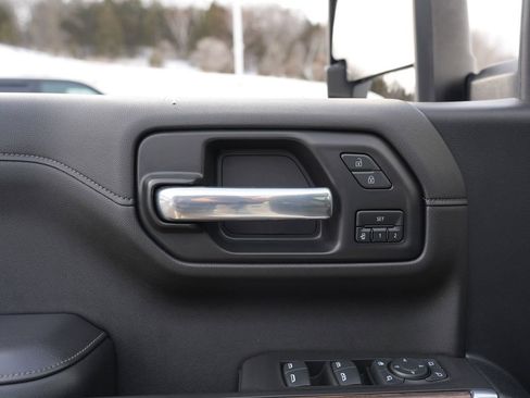 Used 2021 Chevrolet Silverado 1500 High Country w/ Technology Package image 19