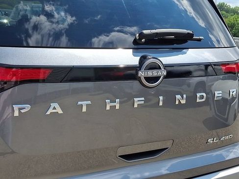 Used 2022 Nissan Pathfinder SL AWD/4WD image 32