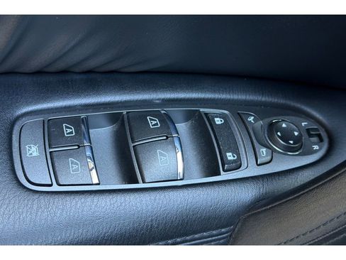 Used 2021 Nissan Armada SV w/ SV Appearance Package RWD image 12