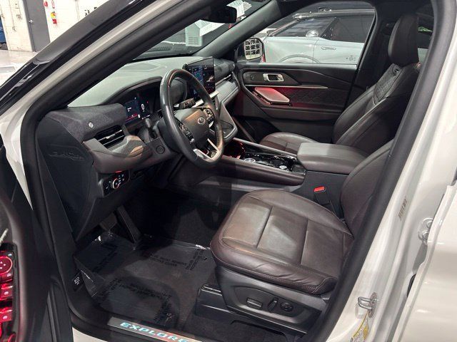 Used 2025 Ford Explorer Platinum w/ Ultimate Package AWD/4WD image 12