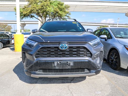 Used 2024 Toyota RAV4 SE w/ Convenience Package image 4