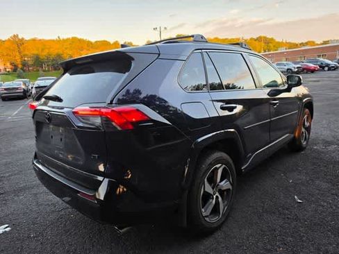 Used 2021 Toyota RAV4 SE w/ Weather & Moonroof Package AWD/4WD image 4