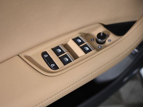 Used 2023 Audi Q8 Premium Plus image 21