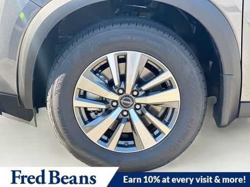 New 2025 Nissan Pathfinder SL image 5