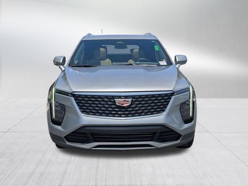 Used 2024 Cadillac XT4 Luxury w/ Cold Weather Package AWD/4WD image 8
