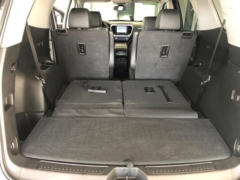 Used 2023 GMC Acadia SLT w/ Technology Package image 13