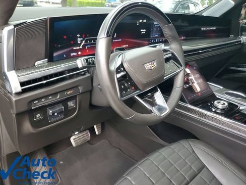 Certified 2025 Cadillac Escalade ESV V AWD/4WD image 24