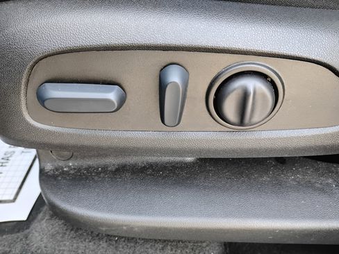 Used 2023 Chevrolet Equinox LT FWD image 14