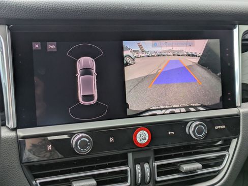 Used 2025 Porsche Macan image 18