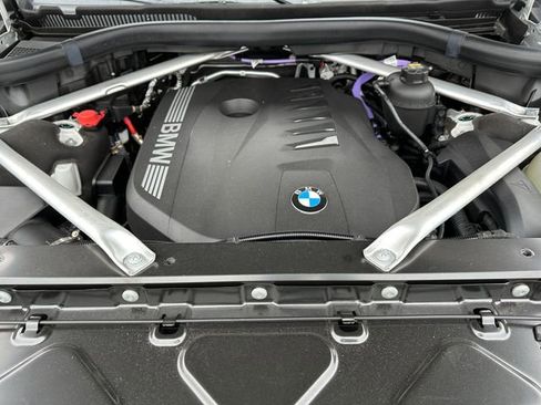 Used 2023 BMW X7 xDrive40i w/ M Sport Package image 9