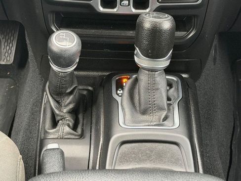 Used 2018 Jeep Wrangler Unlimited Sport S AWD/4WD image 15