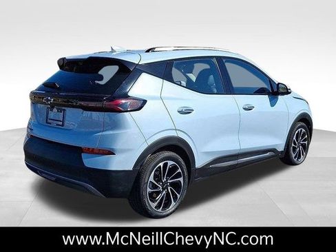 Used 2022 Chevrolet Bolt EUV Premier w/ Sun & Sound Package image 4
