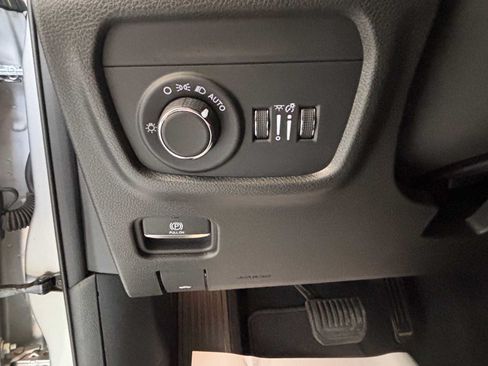 Used 2024 Jeep Grand Cherokee Altitude AWD/4WD image 20