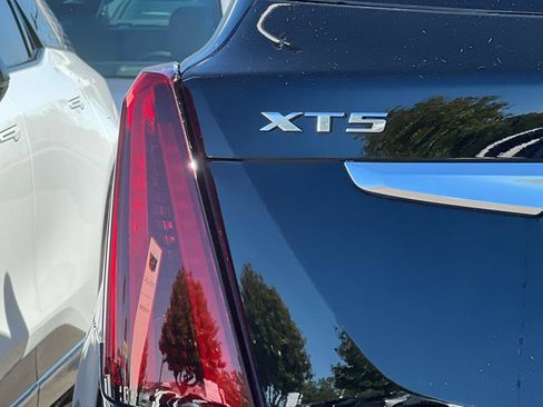 Used 2025 Cadillac XT5 Premium Luxury w/ Technology Package AWD/4WD image 46