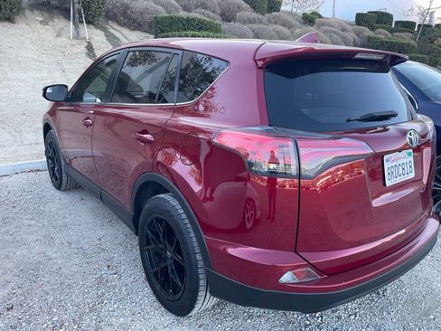 Used 2018 Toyota RAV4 LE w/ All Weather Liner Package FWD image 7