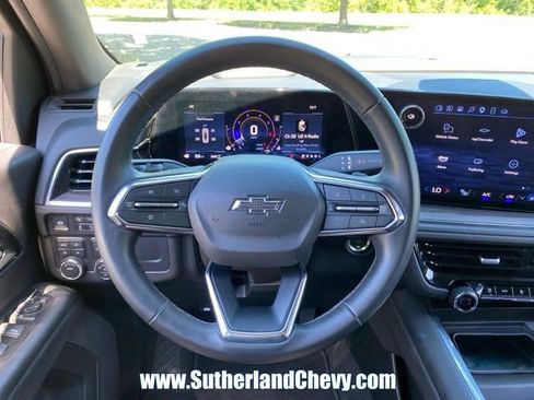 Used 2025 Chevrolet Suburban Z71 AWD/4WD image 19