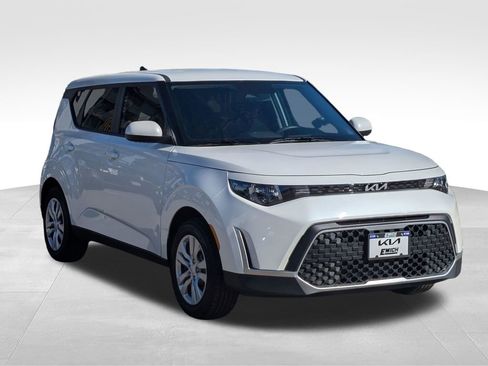 Certified 2025 Kia Soul LX image 8