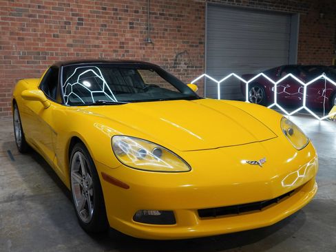 Used 2008 Chevrolet Corvette Coupe w/ Z51 Performance Package RWD image 4