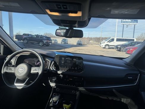 Used 2021 Nissan Rogue Platinum image 10